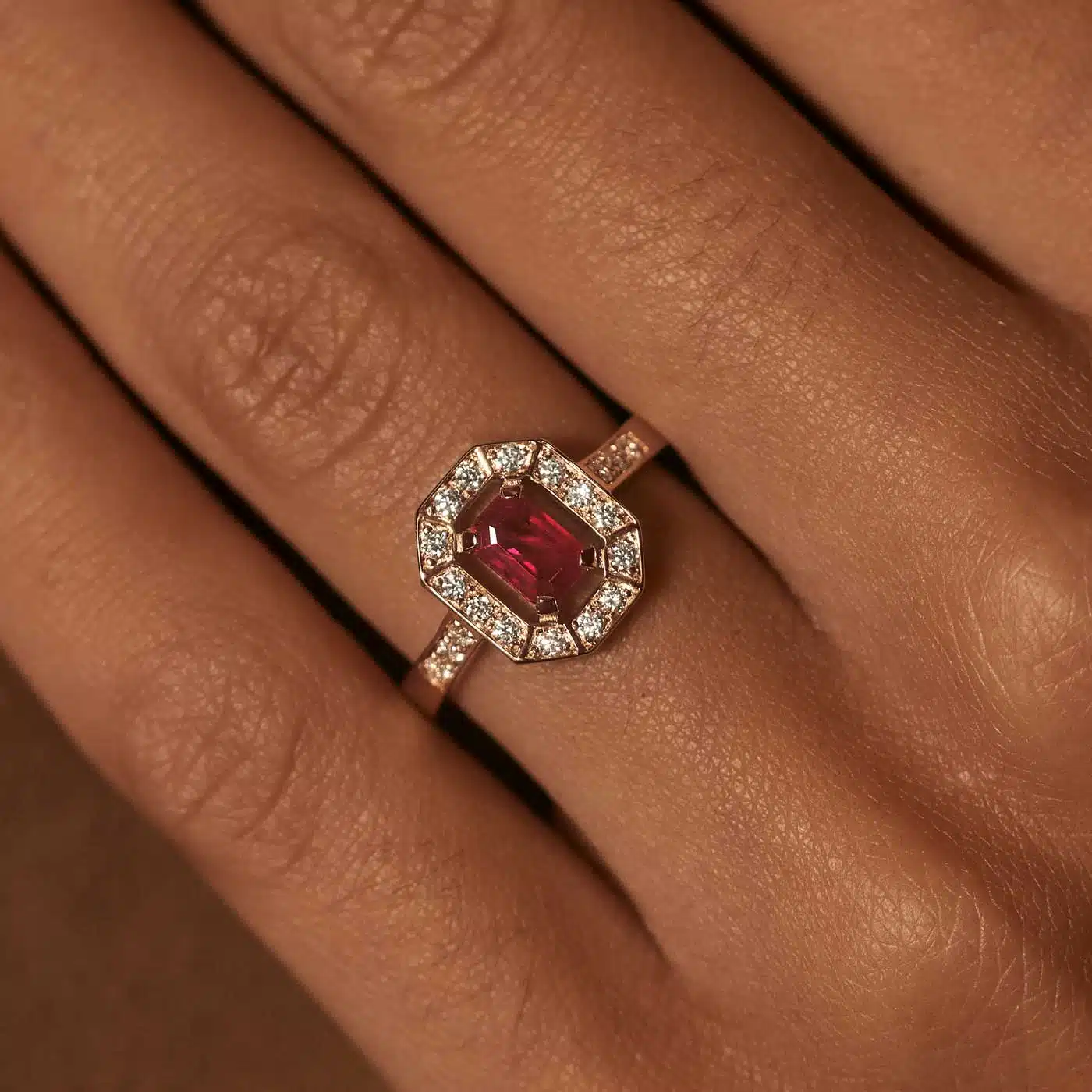 Comment trouver une bague de fiançailles avec un rubis